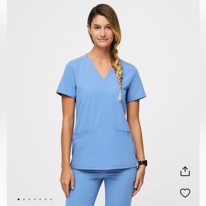 Like New FIGS XL Casma scrub top in Ceil Blue X-large women’s